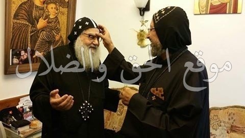 بالصور زياره الانبا مرقس وكهنه شبرا الخيمه لنيافه الانبا موسي لسلامه عودته من الرحله العلاجيه