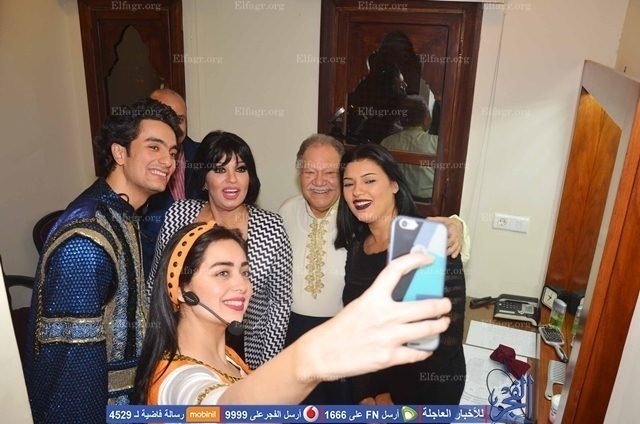 بالصور فيفى عبده تحضر عرض مسرحى ليحيى الفخرانى