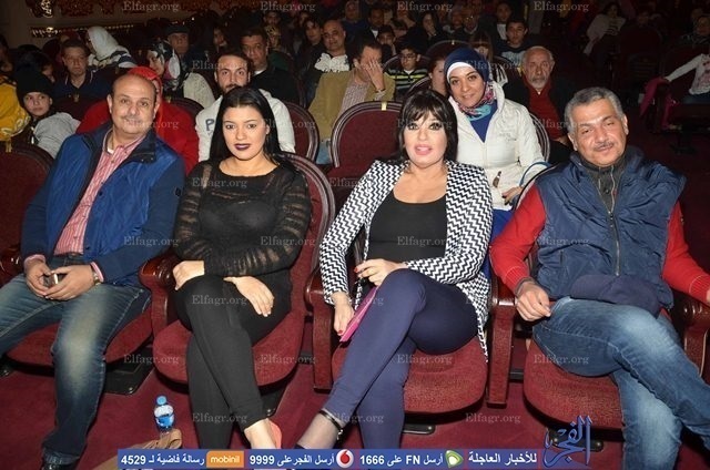 بالصور فيفى عبده تحضر عرض مسرحى ليحيى الفخرانى