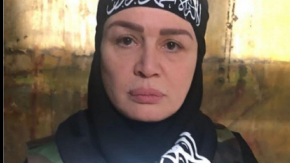 إلهام شاهين تفاجئ الجميع وتظهر بملابس الدواعش