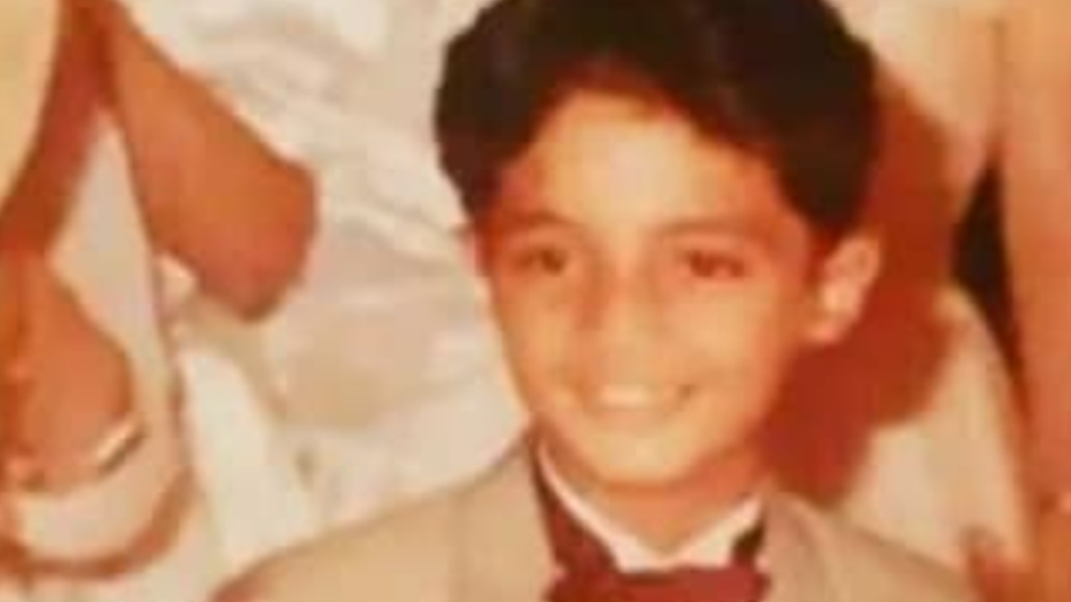 هذا الطفل أصبح ممثل شهير ووالده من كبار نجوم السينما وزوجته إعلامية شهيرة