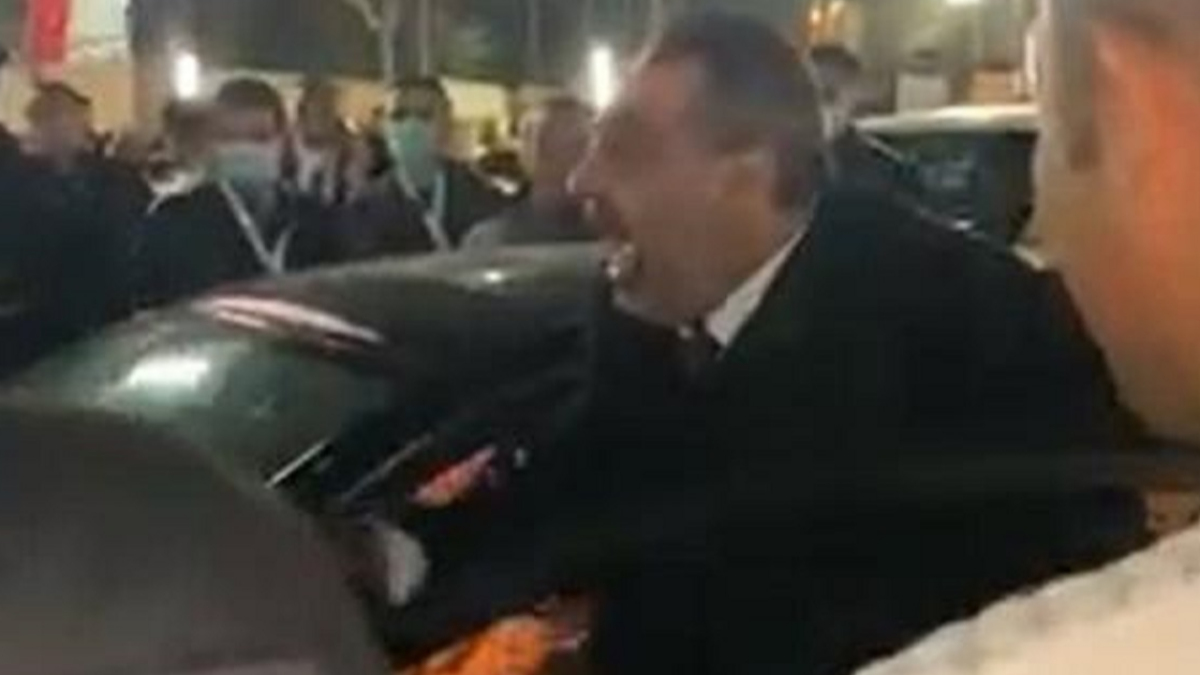 تفاصيل مشاجرة مجدي عبد الغني مع فرد أمن قبل مباراة مصر والسنغال