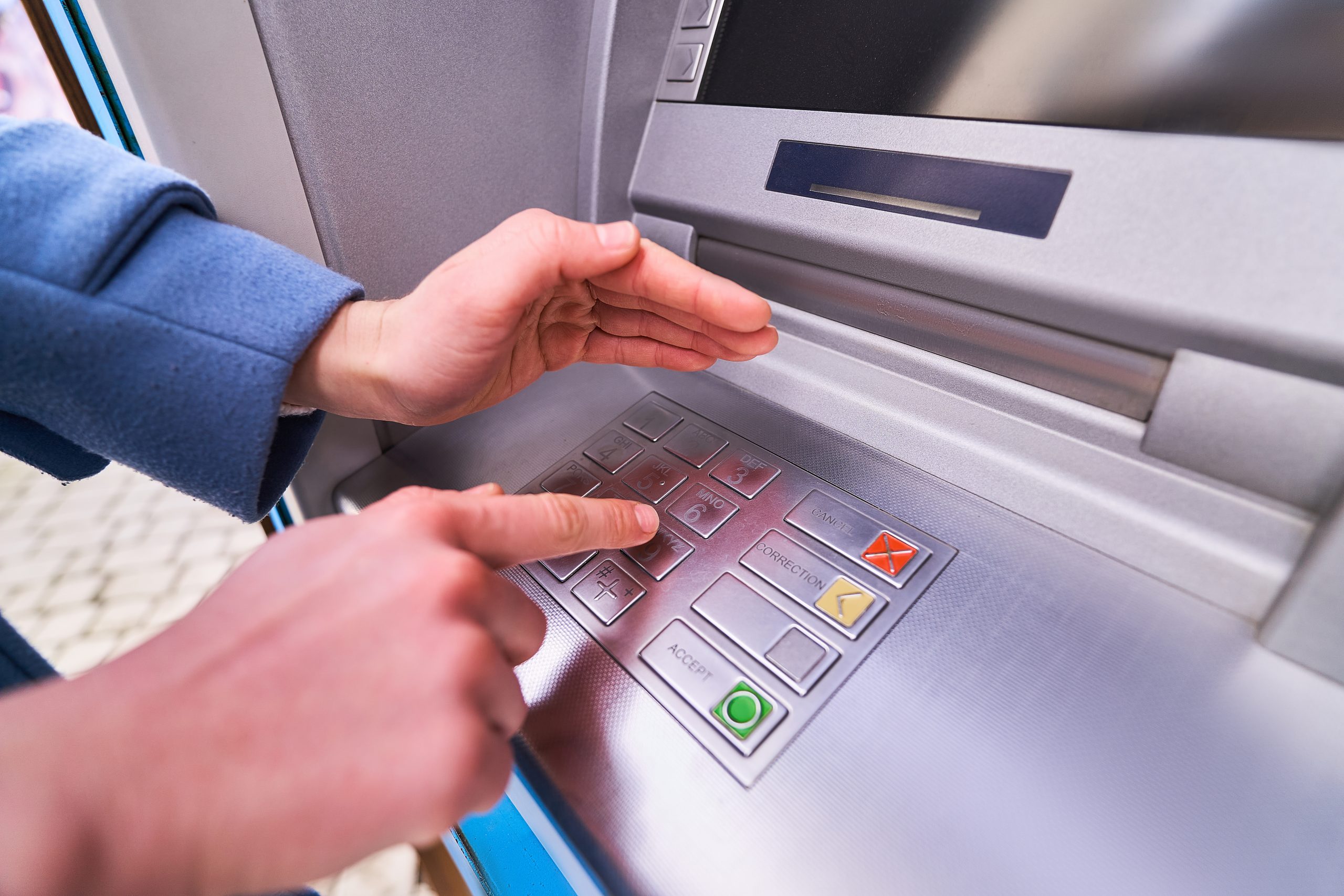 خطوات سحب الأموال من ماكينات الصراف الآلي الـ ATM بدون فيزا ...