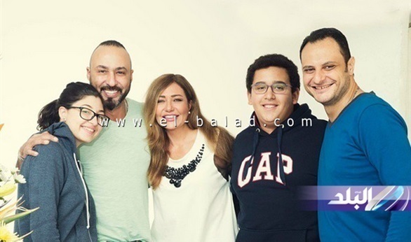 ليلى علوي ونجلها يحتفلان بعيد ميلاد خالد فضة
